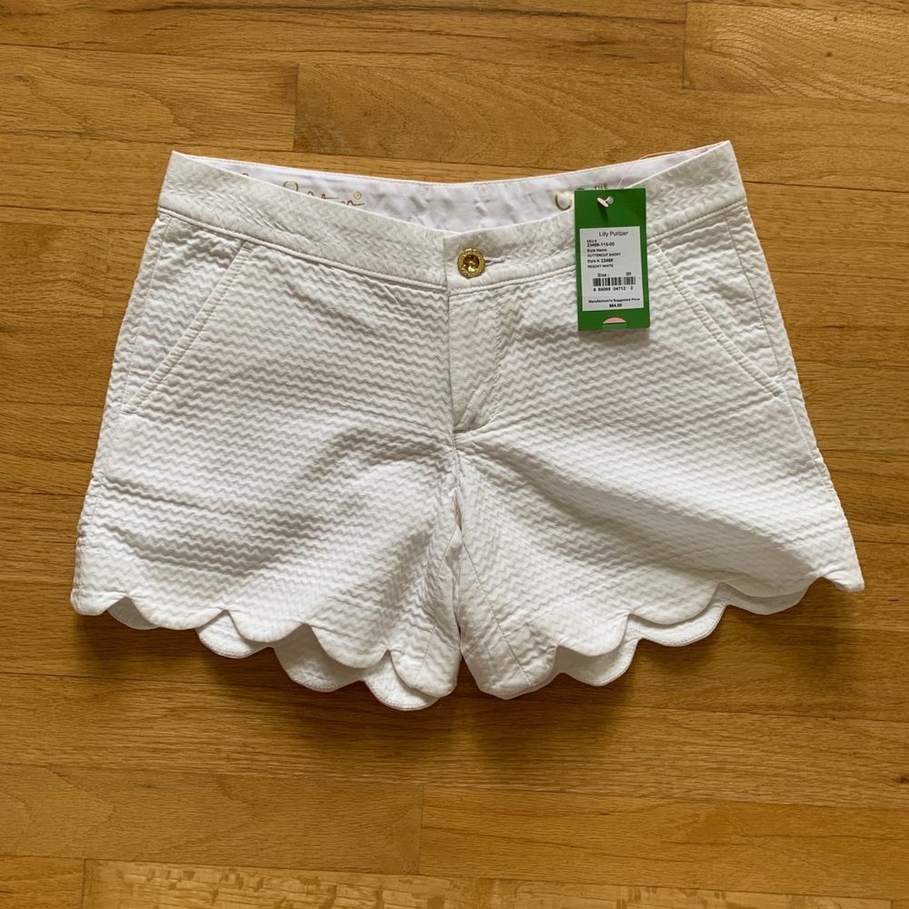 White Lilly shorts